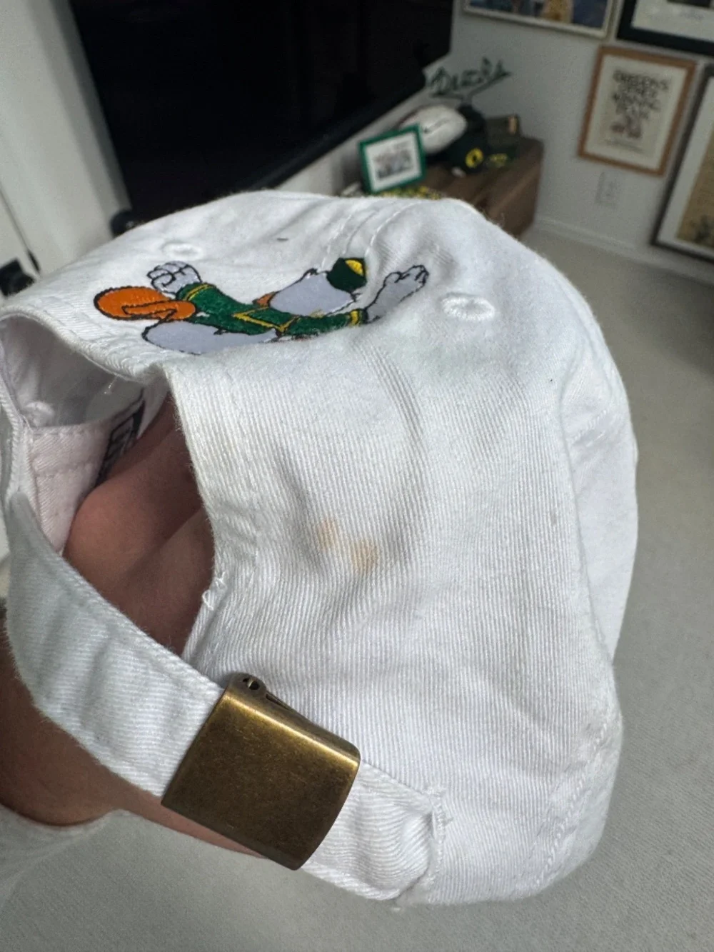 *VINTAGE & RARE* Oregon Ducks x Disney 'Donald Duck' Strapback in White